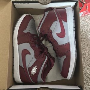 Nike Jordan Mid cherrywood